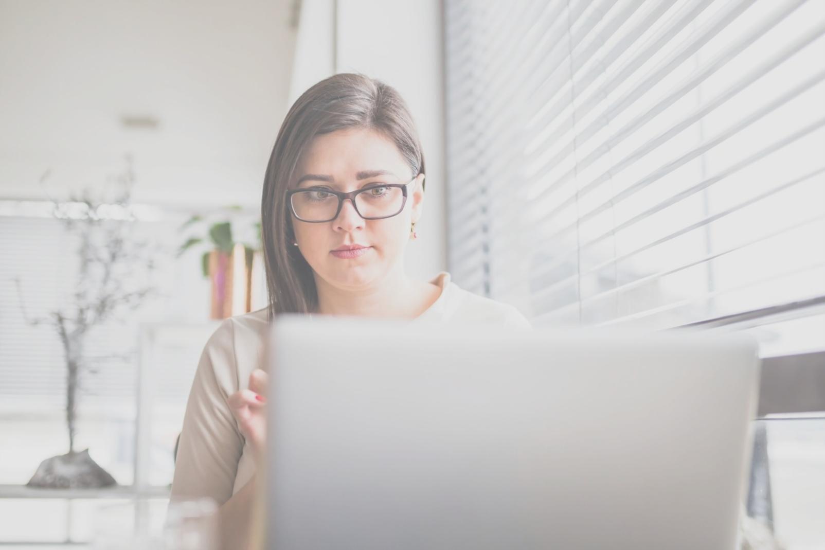 Analyse de tableaux financiers et documents budgétaires